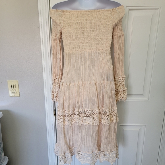 GUESS Gauzy Crinkly Crochet Lace Smocked Off The Shoulder Tiered Dress Small - Picture 7 of 13